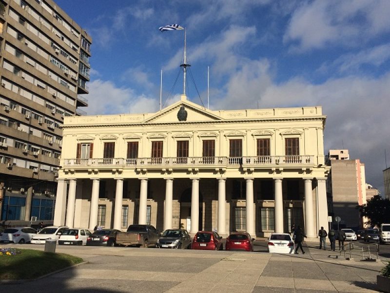 City-Tour-Montevideo-Plaza-Independencia-Palacio-Estevez-Museu