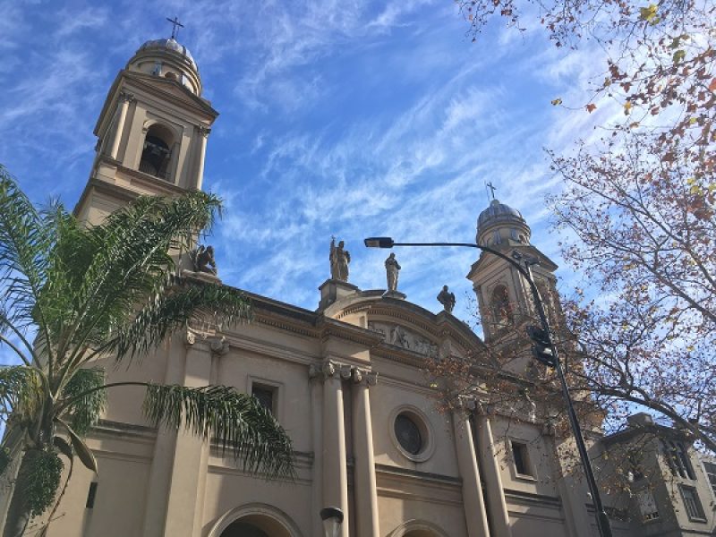 City-Tour-Montevideo-Praça-da-Constituição-Igreja-Matriz