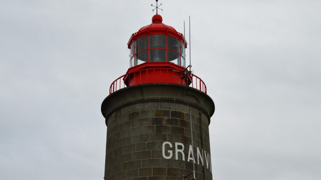 topo de um farol com o céu azul ao fundo Farol de Punta Carretas em Montevideo