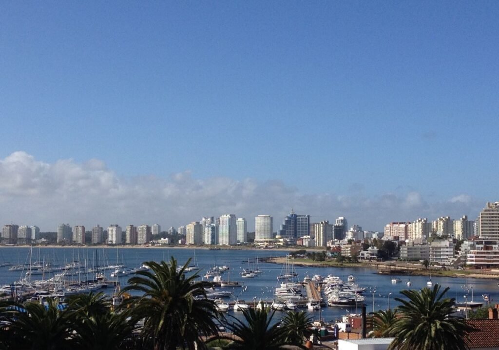 Punta del Este Uruguai turismo atrações Punta del Este Casapueblo Hotel Casino Conrad Monumento al Ahogado temporada alta Punta del Este temporada baixa Punta del Este museus Punta del Este o que fazer em Punta del Este