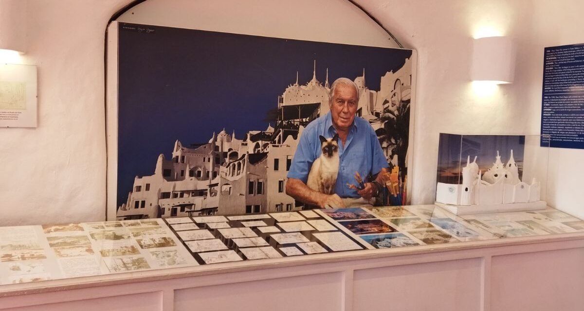 Carlos Páez Vilaró, Punta Ballena, Turismo no Uruguai, Arte Uruguaia, Museu Casapueblo, Arquitetura, Uruguai, Atrativos turísticos em Maldonado, História de Carlos Páez Vilaró, Arte e cultura no Uruguai, Melhor pôr do sol no Uruguai