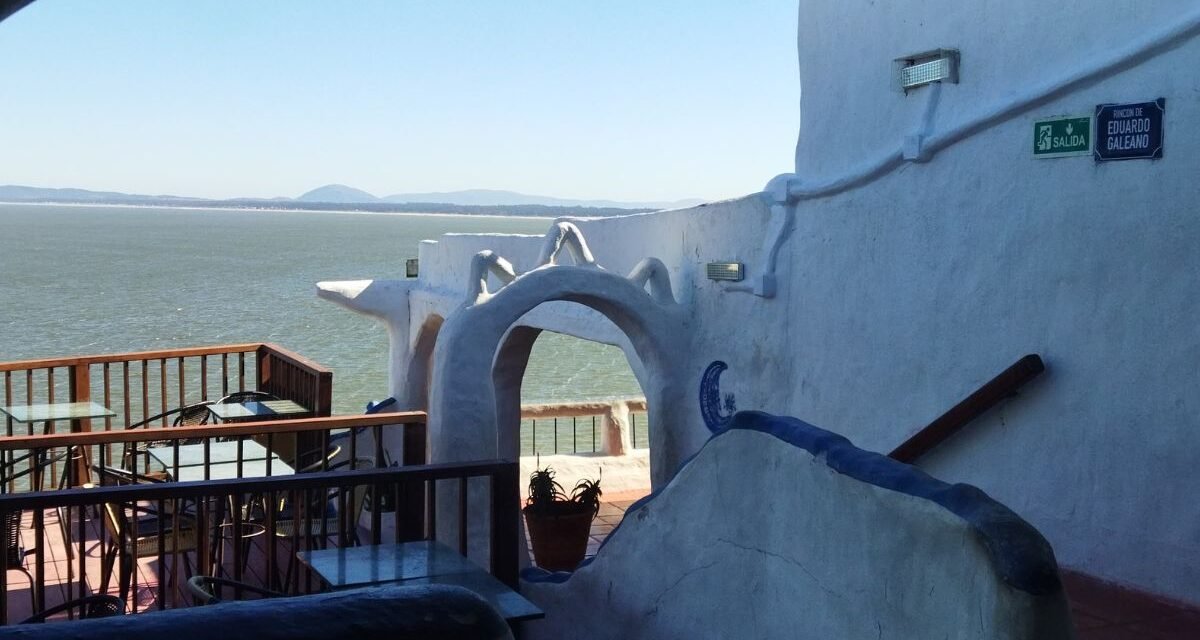 Museo Casapueblo Punta del Este Carlos Páez Vilaró arte uruguaia atrações turísticas edifício icônico esculturas e pinturas restaurante e hotel Punta Ballena visita guiada