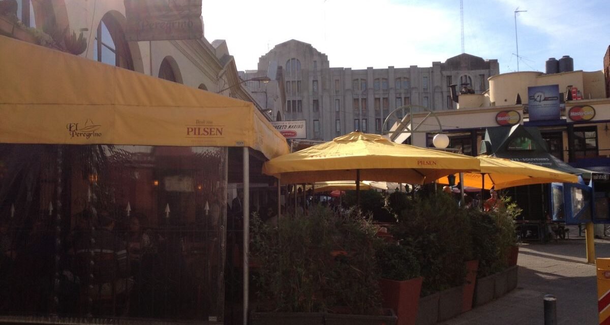 Mercado del Puerto Parrillada Montevidéu Gastronomia Uruguaia Mercado Gastronômico Carnes Assadas Uruguaias Feirinhas de Artesanato Restaurantes Montevidéu Churrasco Uruguaio Mercado Histórico Montevidéu Delícias Uruguaias