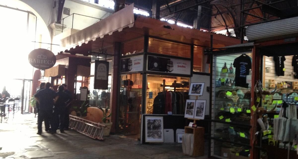 Mercado del Puerto Parrillada Montevidéu Gastronomia Uruguaia Mercado Gastronômico Carnes Assadas Uruguaias Feirinhas de Artesanato Restaurantes Montevidéu Churrasco Uruguaio Mercado Histórico Montevidéu Delícias Uruguaias