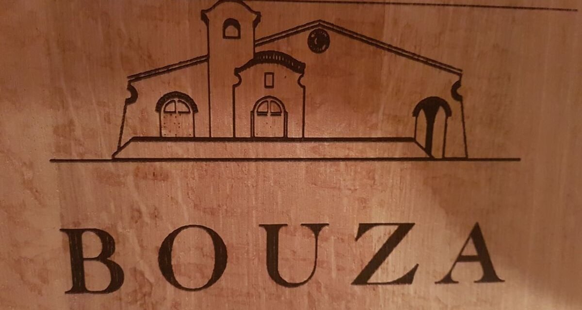 Bodega Bouza Uruguai Vinícola Montevidéu Degustação de vinhos Almoço gourmet Carros antigos Turismo em Montevidéu Vinhos uruguaios Experiência gastronômica Visita à vinícola Roteiro enogastronômico