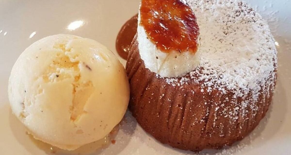 Bodega Bouza Uruguai Vinícola Montevidéu Degustação de vinhos Almoço gourmet Carros antigos Turismo em Montevidéu Vinhos uruguaios Experiência gastronômica Visita à vinícola Roteiro enogastronômico