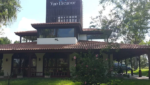 Edifício principal com telhado de telhas e letreiro San Nicanor nas Termas de San Nicanor