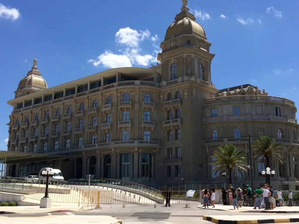 Edificio historico em estilo classico no bairro de Carrasco, em Montevideo