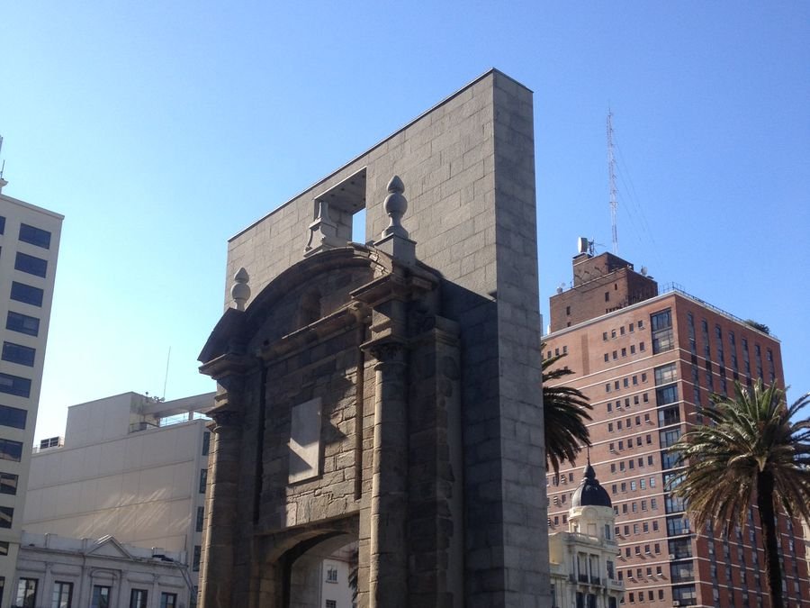 Portão de pedra da Cidade Velha de Montevideo