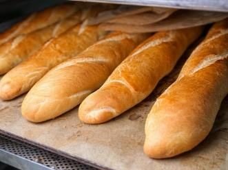 Pães saindo do forno no Floreal, em Punta del Este