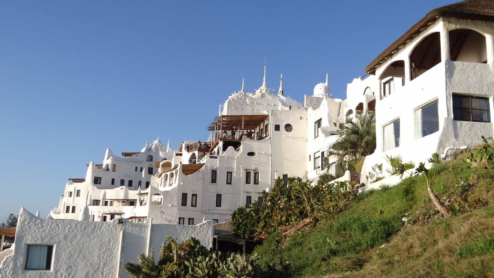 Passeios no Uruguai: Casapueblo, em Punta del Este, num dia de céu azul